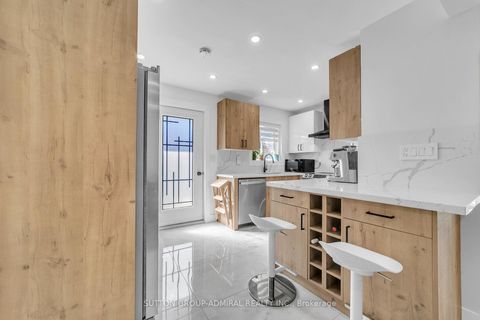 Photo 14 at 17 Jasper Drive, Aurora Heights, Aurora