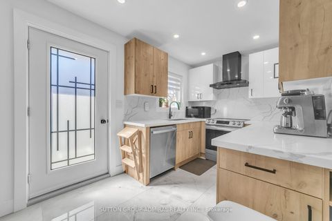 Photo 15 at 17 Jasper Drive, Aurora Heights, Aurora