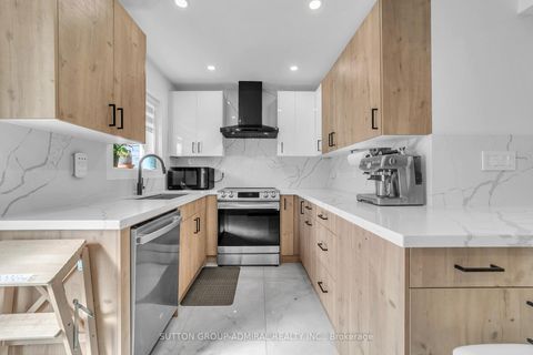 Photo 16 at 17 Jasper Drive, Aurora Heights, Aurora