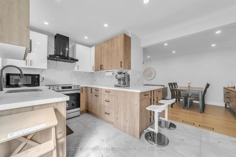 Photo 17 at 17 Jasper Drive, Aurora Heights, Aurora