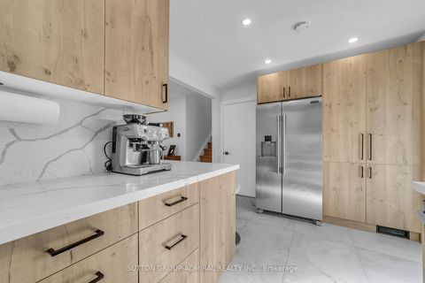 Photo 18 at 17 Jasper Drive, Aurora Heights, Aurora