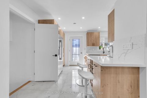 Photo 19 at 17 Jasper Drive, Aurora Heights, Aurora