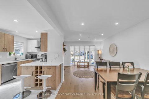 Photo 20 at 17 Jasper Drive, Aurora Heights, Aurora