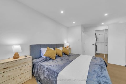 Photo 23 at 17 Jasper Drive, Aurora Heights, Aurora