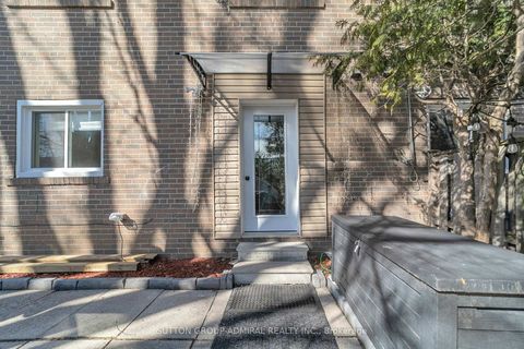 Photo 32 at 17 Jasper Drive, Aurora Heights, Aurora