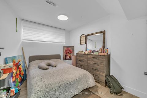 Photo 34 at 17 Jasper Drive, Aurora Heights, Aurora