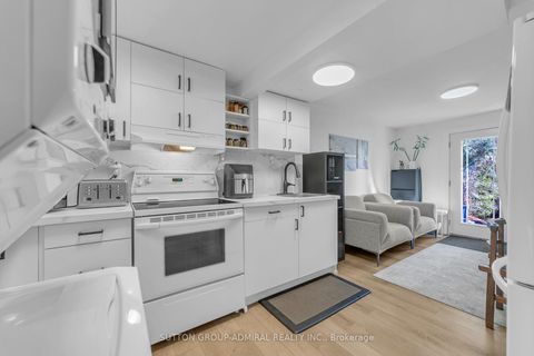 Photo 37 at 17 Jasper Drive, Aurora Heights, Aurora