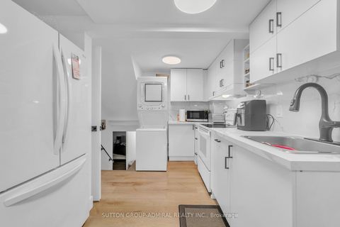 Photo 38 at 17 Jasper Drive, Aurora Heights, Aurora