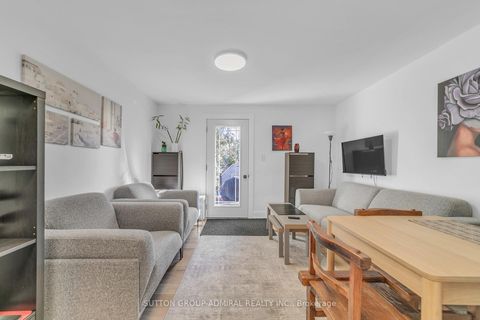 Photo 39 at 17 Jasper Drive, Aurora Heights, Aurora