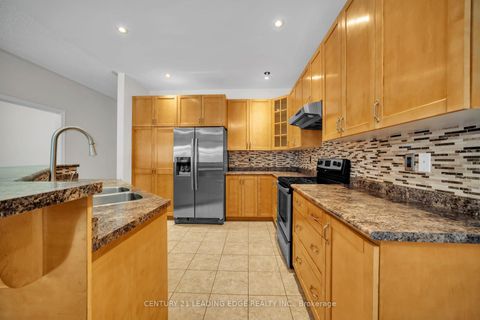 Photo 8 at 66 Woodbury Crescent, Summerhill Estates, Newmarket