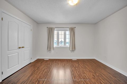 Photo 14 at 66 Woodbury Crescent, Summerhill Estates, Newmarket