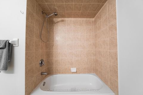 Photo 21 at 66 Woodbury Crescent, Summerhill Estates, Newmarket