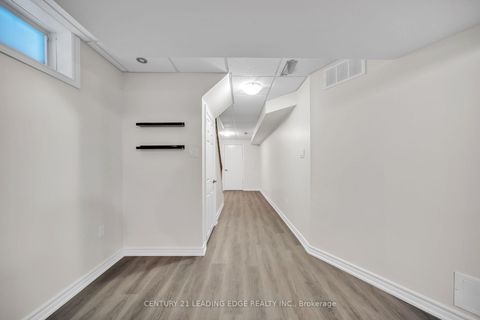 Photo 31 at 66 Woodbury Crescent, Summerhill Estates, Newmarket