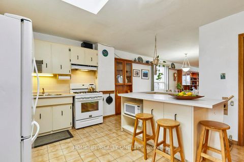 Photo 13 at 262 Glebemount Avenue, East York, Toronto