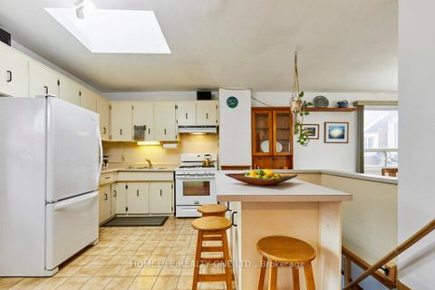 Photo 15 at 262 Glebemount Avenue, East York, Toronto