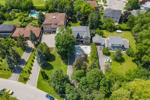 Photo 2 at 96 Elmcrest Road, West Deane, Toronto