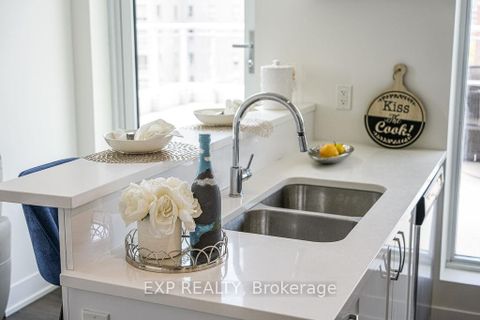 Photo 9 at 805 - 68 Merton Street, Mount Pleasant West, Toronto