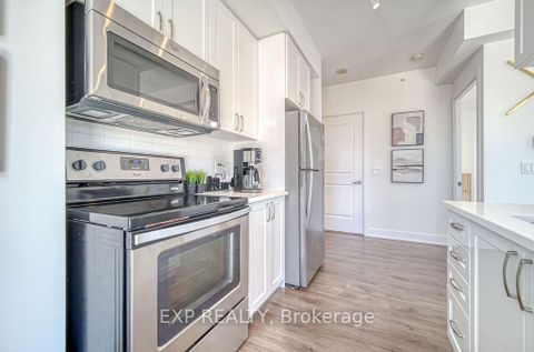 Photo 11 at 805 - 68 Merton Street, Mount Pleasant West, Toronto