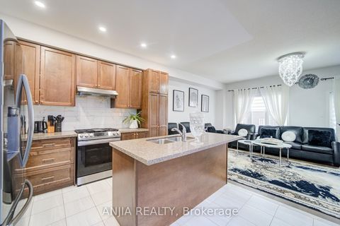 Photo 5 at 34 Haskins Crescent, Keswick South, Georgina