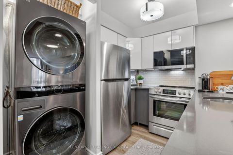 Photo 7 at 903 - 801 King Street W, Niagara, Toronto