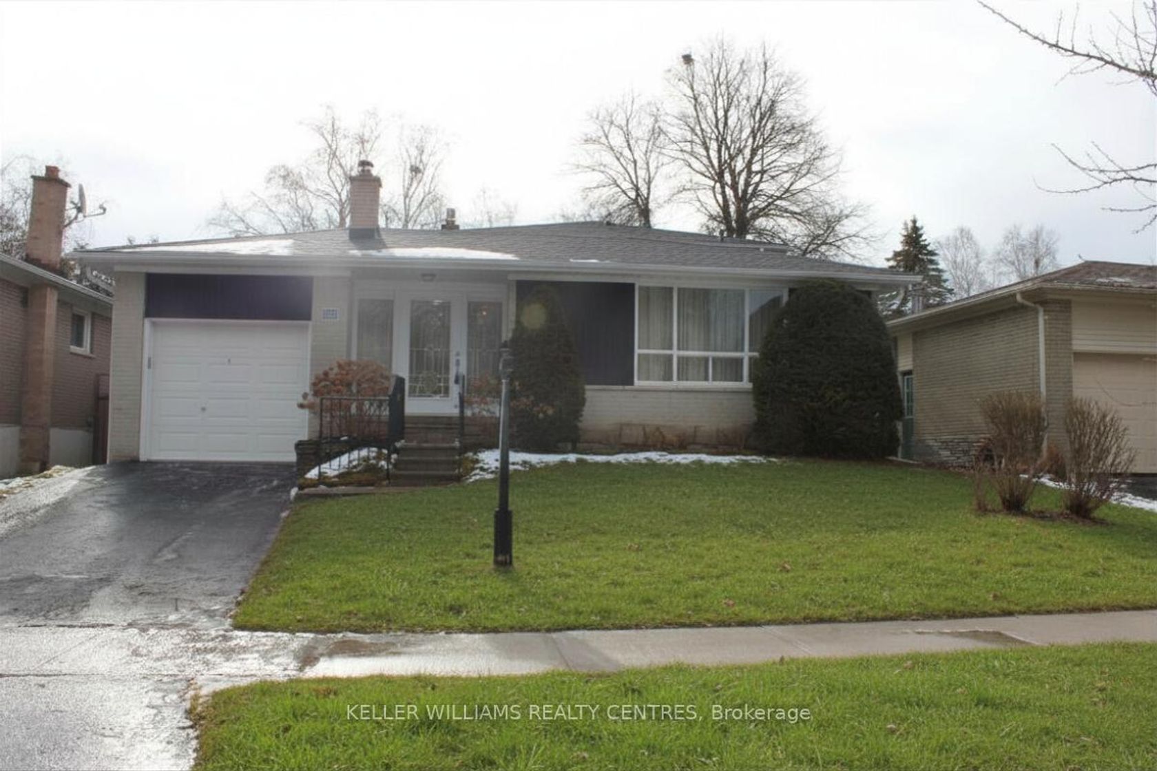 356 Dennie Avenue, Central Newmarket, Newmarket photo 1
