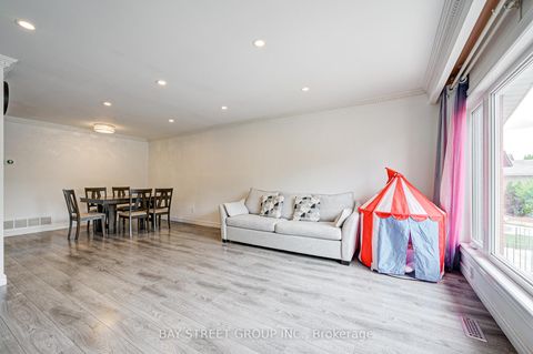 Photo 11 at 64 Rakewood Crescent, L'Amoreaux, Toronto