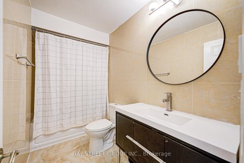 Photo 15 at 64 Rakewood Crescent, L'Amoreaux, Toronto