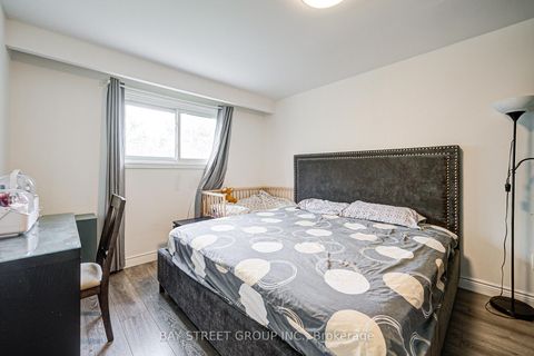 Photo 17 at 64 Rakewood Crescent, L'Amoreaux, Toronto