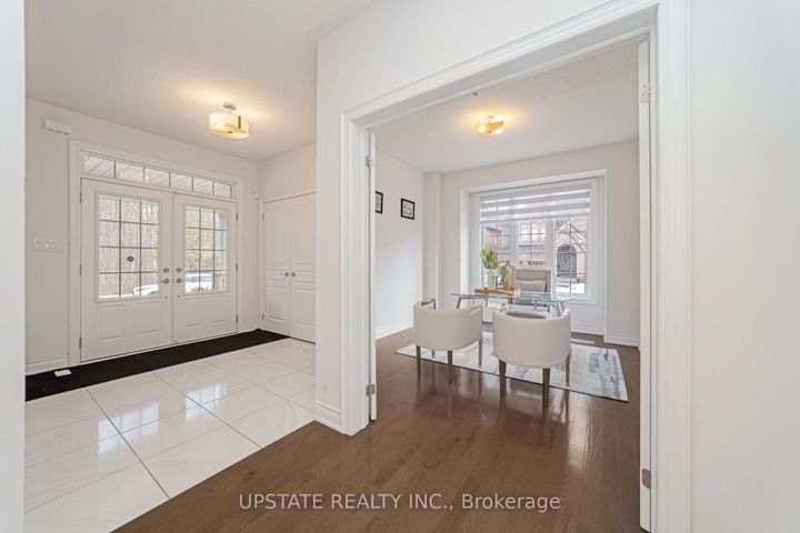 Photo 3 at 11 Mistyglen Crescent, Credit Valley, Brampton