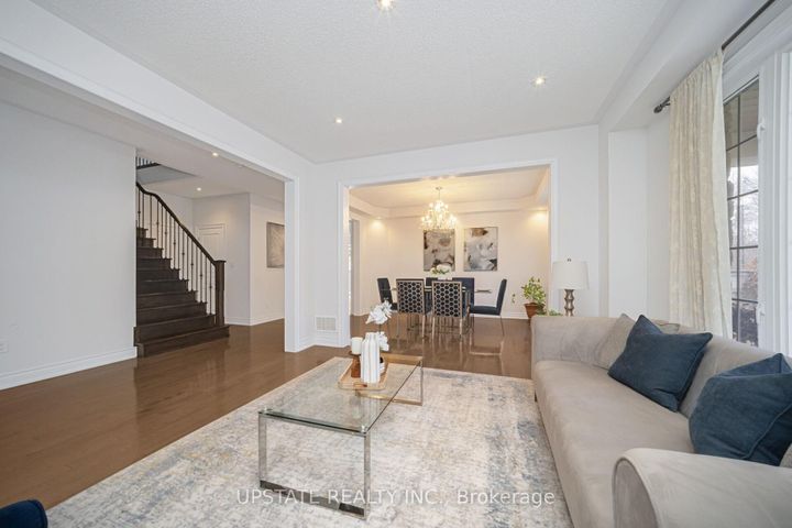 Photo 6 at 11 Mistyglen Crescent, Credit Valley, Brampton