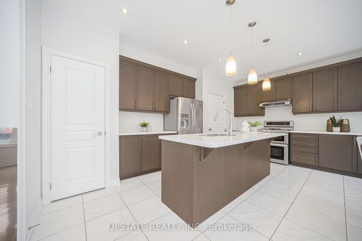 Photo 13 at 11 Mistyglen Crescent, Credit Valley, Brampton