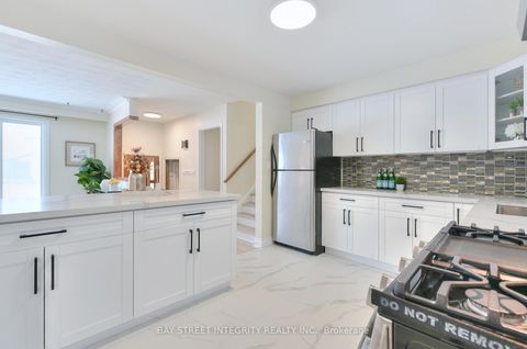 Photo 9 at 92 Lewis Drive, Central Newmarket, Newmarket