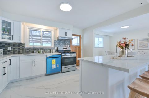 Photo 10 at 92 Lewis Drive, Central Newmarket, Newmarket