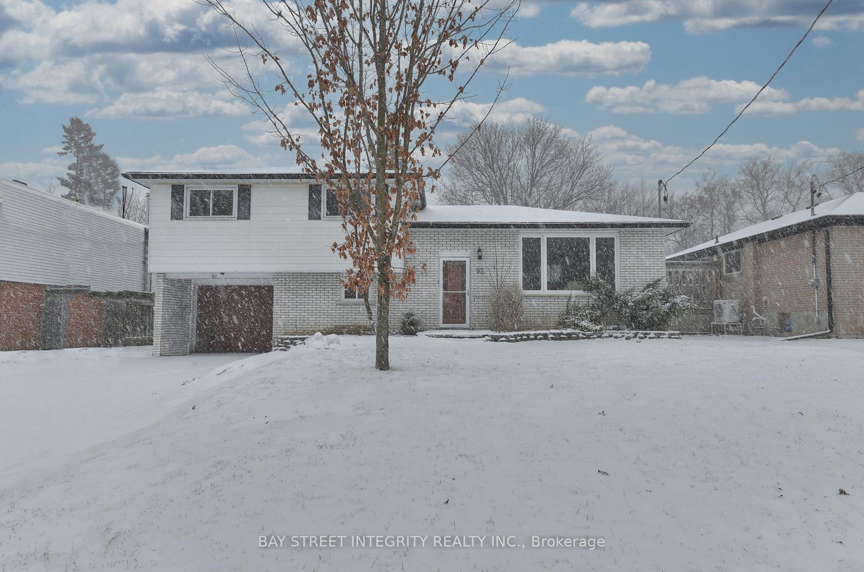 92 Lewis Drive, Central Newmarket, Newmarket photo 2