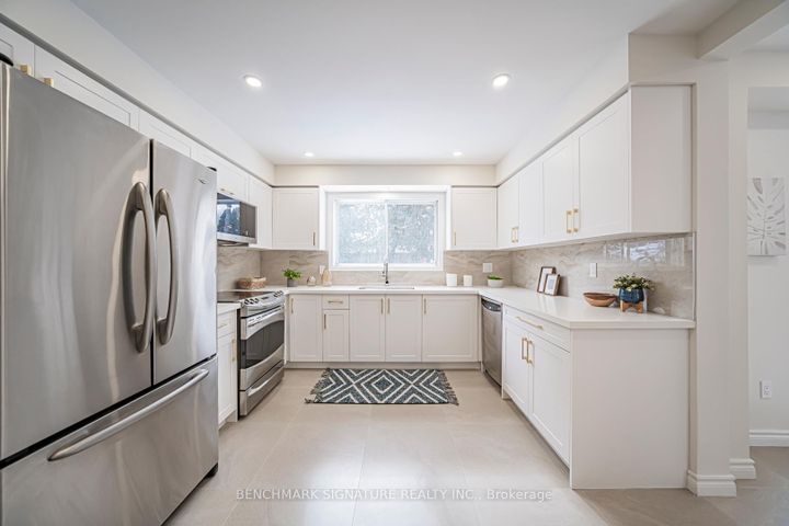 Photo 10 at 115 Simonston Boulevard, German Mills, Markham