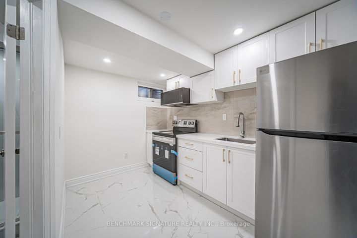 Photo 38 at 115 Simonston Boulevard, German Mills, Markham