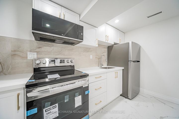 Photo 39 at 115 Simonston Boulevard, German Mills, Markham