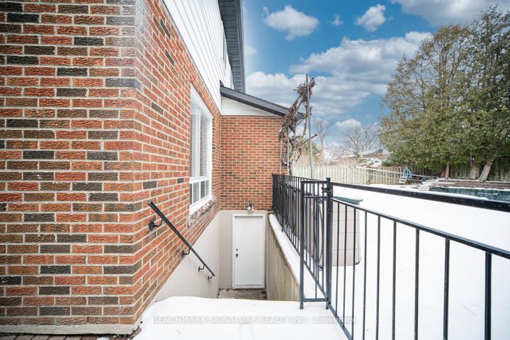 Photo 48 at 115 Simonston Boulevard, German Mills, Markham