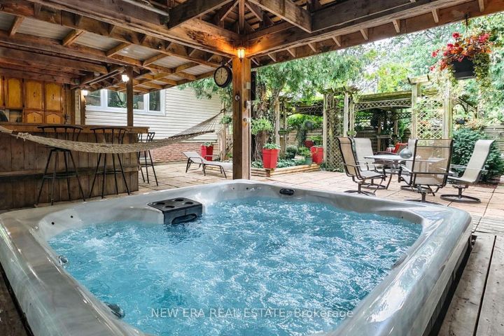 Photo 2 at 2669 Inlake Court, Meadowvale, Mississauga