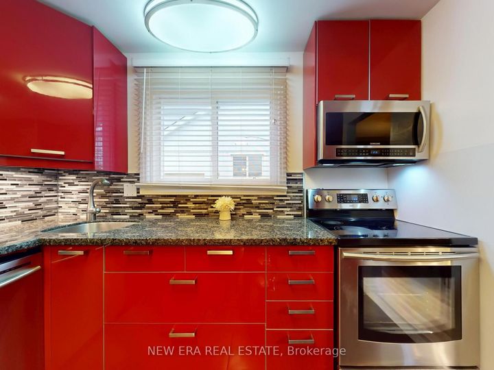 Photo 5 at 2669 Inlake Court, Meadowvale, Mississauga