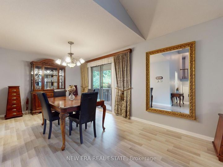 Photo 11 at 2669 Inlake Court, Meadowvale, Mississauga