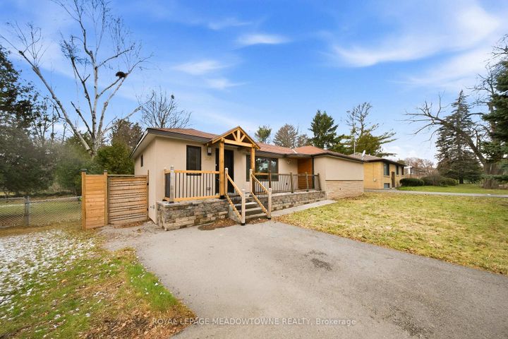 Photo 1 at 208 Glen Oak Drive, WO West, Oakville