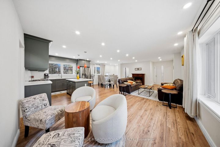 Photo 11 at 208 Glen Oak Drive, WO West, Oakville