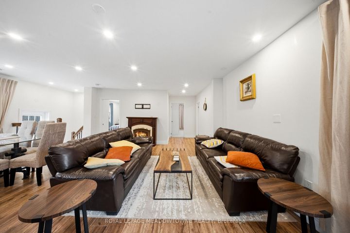 Photo 12 at 208 Glen Oak Drive, WO West, Oakville