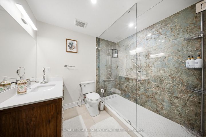 Photo 30 at 208 Glen Oak Drive, WO West, Oakville