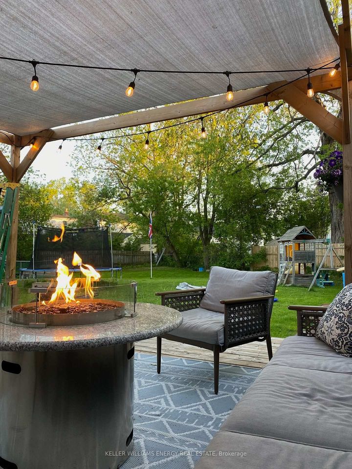 Photo 3 at 520 Minto Court, O'Neill, Oshawa