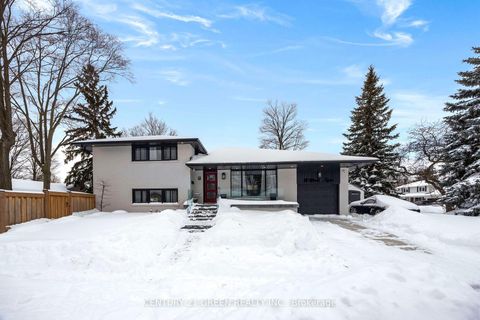 Photo 2 at 18 Winsdale Road, Markland Wood, Toronto
