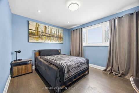 Photo 27 at 18 Winsdale Road, Markland Wood, Toronto