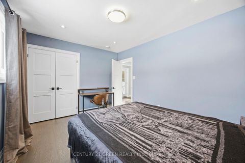Photo 29 at 18 Winsdale Road, Markland Wood, Toronto