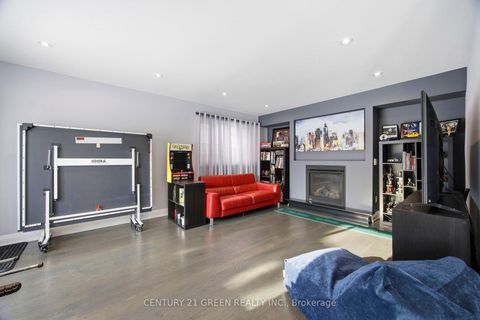 Photo 30 at 18 Winsdale Road, Markland Wood, Toronto